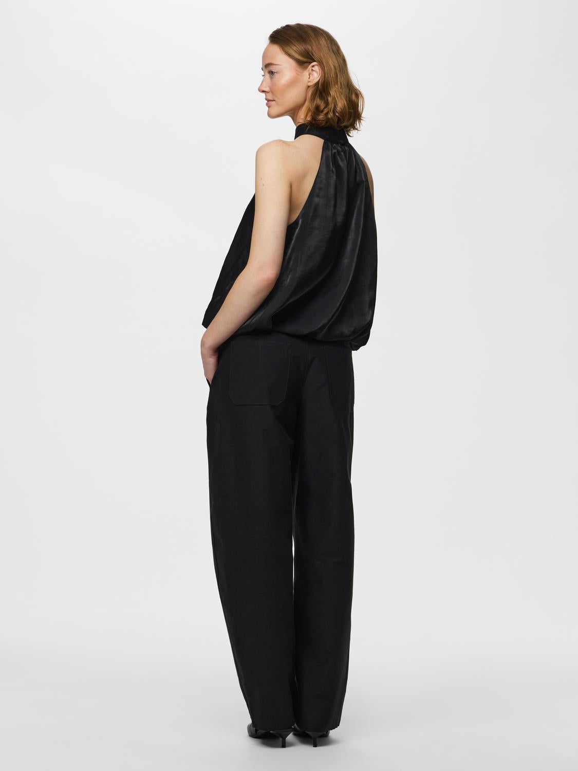 model_shot-back